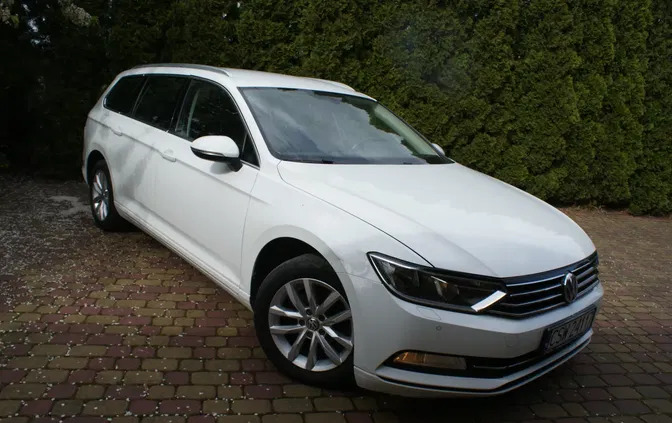 volkswagen passat Volkswagen Passat cena 41900 przebieg: 279000, rok produkcji 2015 z Brańsk